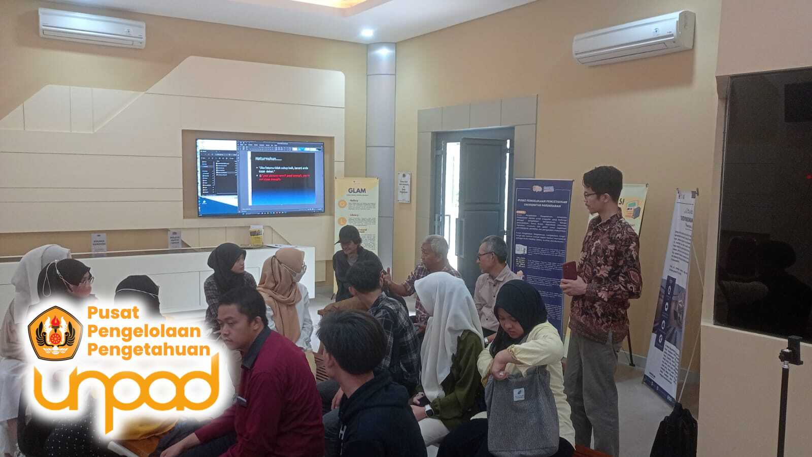 Teater Pengetahuan - Diskusi Pembekalan dan Praktek Dokumentasi Foto dan Video untuk Kepentingan Persiapan Pemupuan Data Lentong di Sumedang