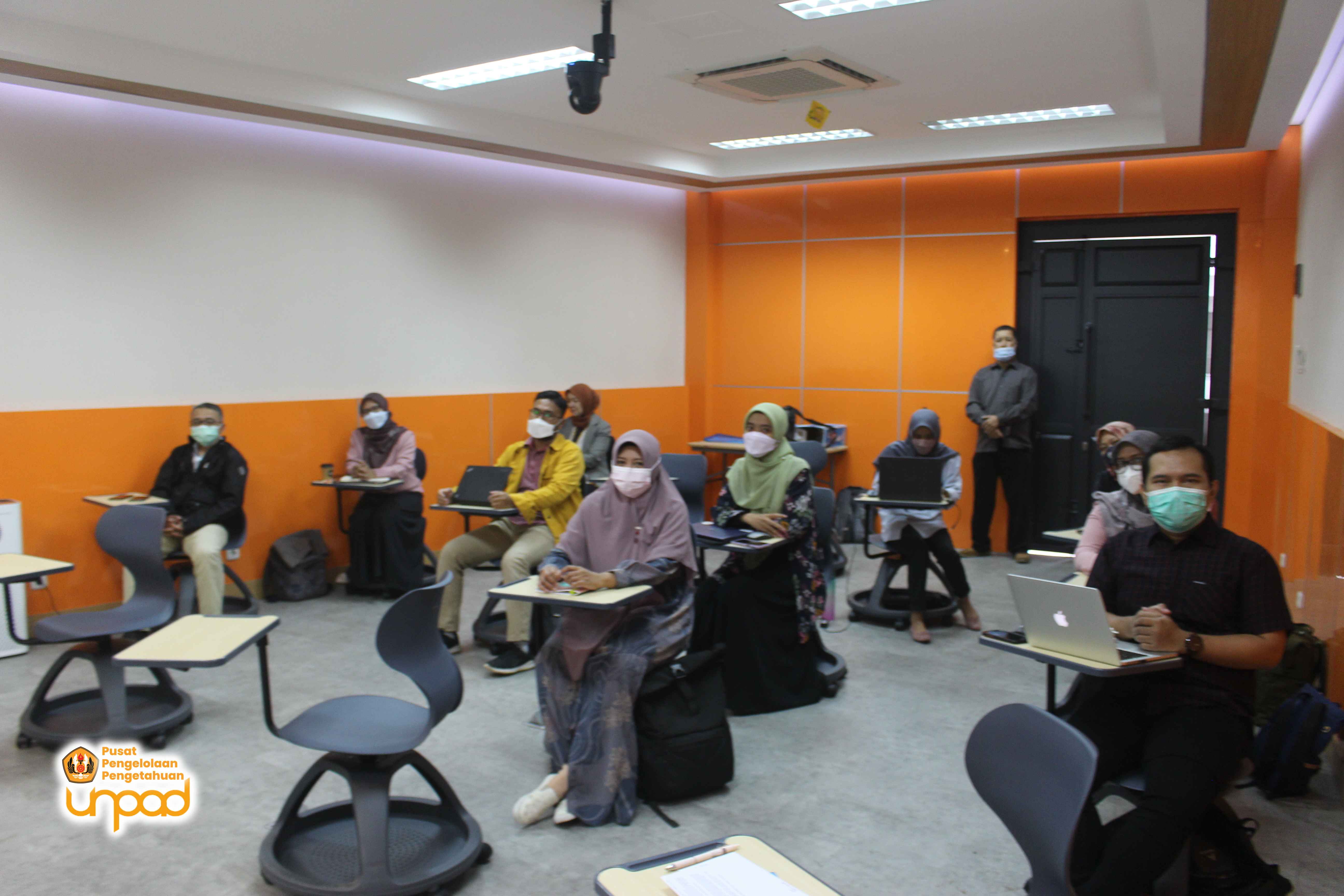 Workshop "Menggambar Kata Menulis Gambar" 
