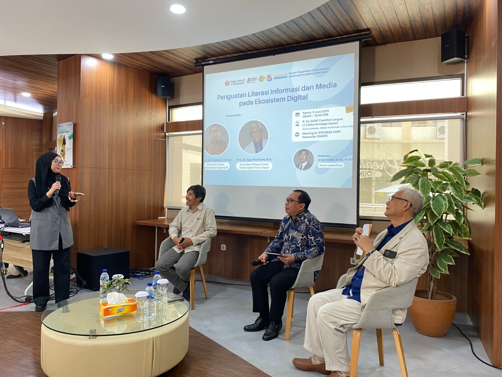 Seminar Penguatan Literasi Informasi dan Media Pada Ekosistem Digital